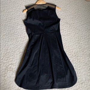 Women’s cotton poplin dress.